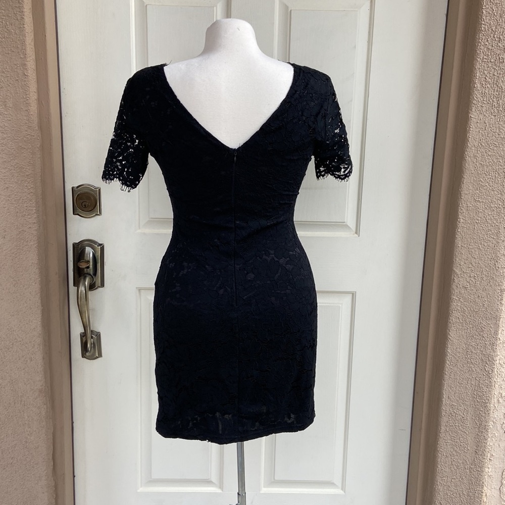 DRESS forum Los Angeles Black floral laced fully lined cocktail formal midi - Picture 4 of 8